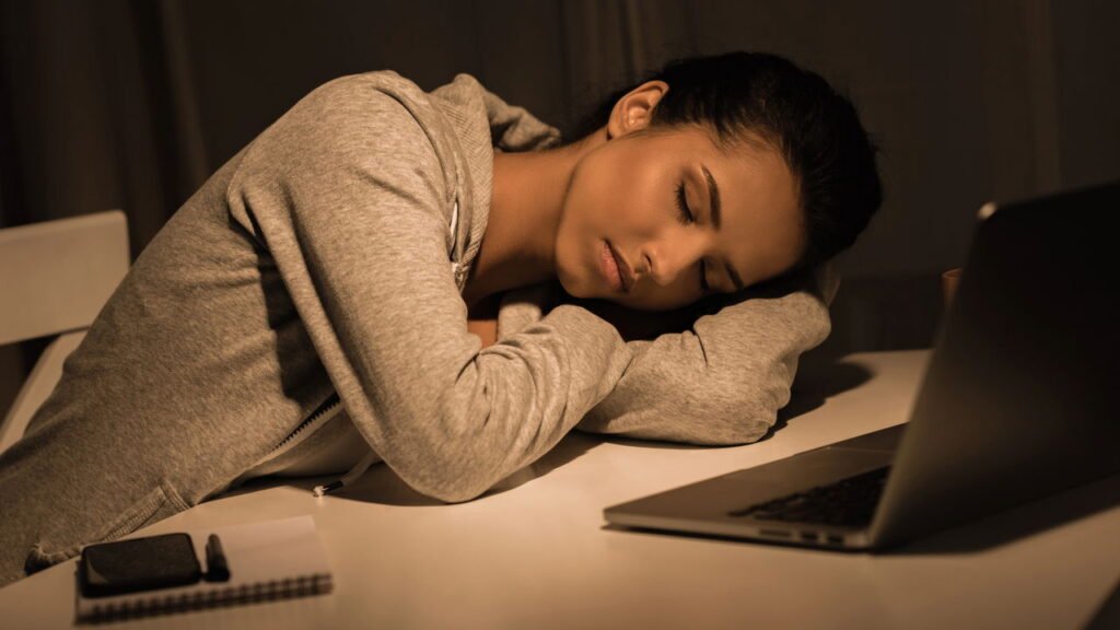 O segredo definitivo para dormir melhor no calor segundo a ciência