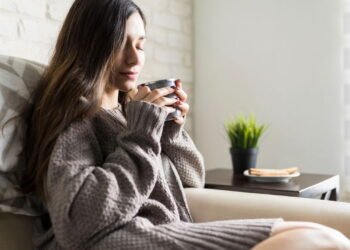 O que significa quando uma pessoa prefere ficar em casa ao invés de sair com amigos, segundo a psicologia