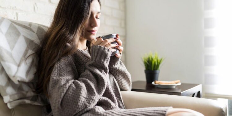 O que significa quando uma pessoa prefere ficar em casa ao invés de sair com amigos, segundo a psicologia