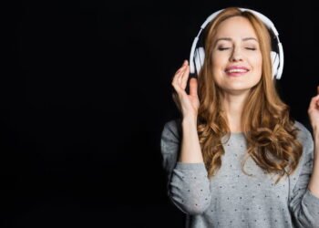 Por que ouvir a mesma música várias vezes vicia segundo a psicologia