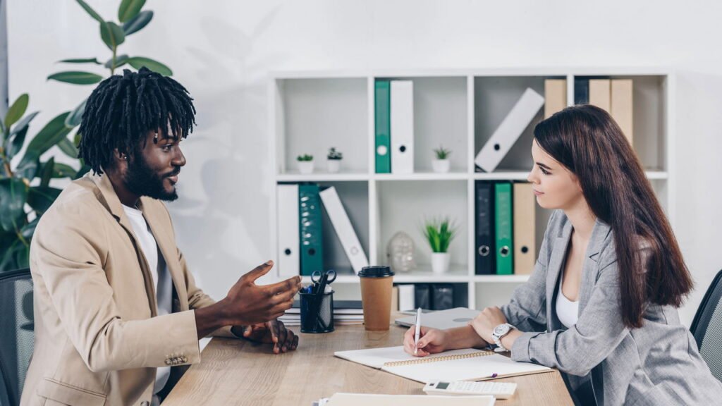 4 sinais do corpo que parecem “estranhos” mas são mecanismos de defesa do cérebro