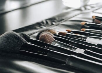 Sua pele merece mais que maquiagem, ela precisa de pincéis limpos