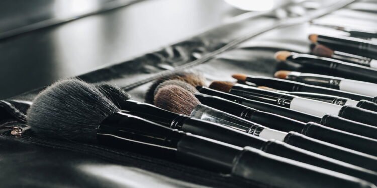 Sua pele merece mais que maquiagem, ela precisa de pincéis limpos