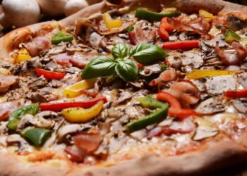 Adeus forno: saiba como fazer pizza saudável em 15 minutos