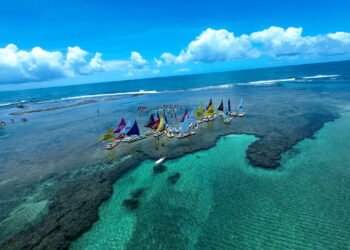 O paraíso nordestino que conquista turistas por ter uma das praias mais bonitas do Brasil