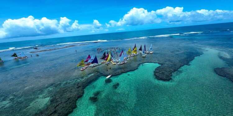 O paraíso nordestino que conquista turistas por ter uma das praias mais bonitas do Brasil