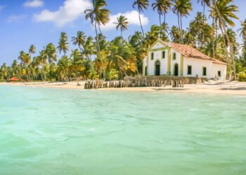 Essa praia tranquila virou o refúgio de quem ama natureza e sossego