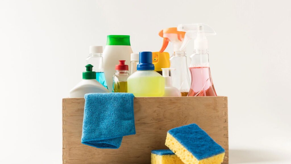 5 produtos de limpeza que todo lar precisa para facilitar o dia a dia