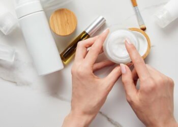 Três produtos simples que você encontra na farmácia e ajudam a deixar a pele perfeita