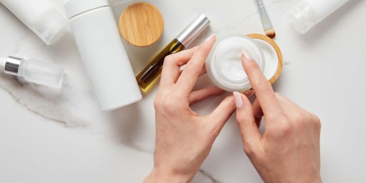 Três produtos simples que você encontra na farmácia e ajudam a deixar a pele perfeita