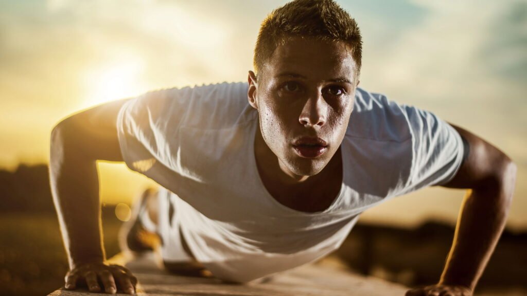 Quatro exercícios para definir seu peitoral em casa com segurança