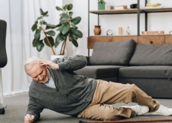 Como prevenir Quedas em idosos dentro de casa