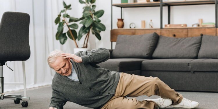 Queda em idosos - Créditos: depositphotos.com / AndrewLozovyi