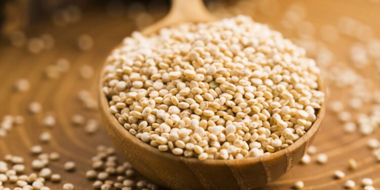 9 razões pelas quais a quinoa pode não merecer seu papel de destaque em todas as tigelas de grãos