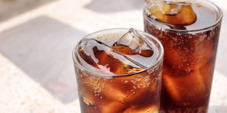 Cerveja ou refrigerante: qual prejudica mais a saúde? A resposta pode te surpreender