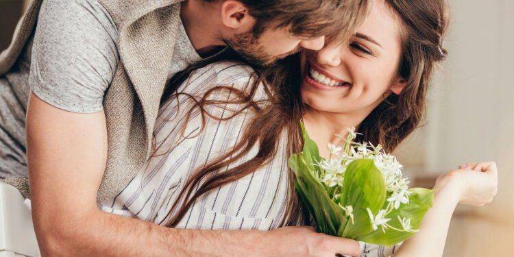 5 sinais de que seu parceiro perdeu o interesse em você, segundo um especialista