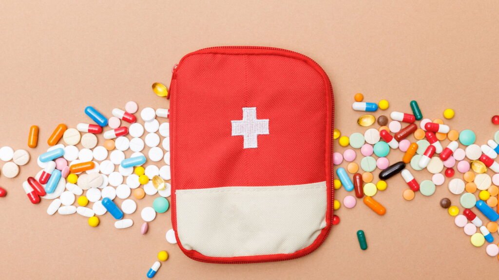 6 itens essenciais e 4 que nunca devem estar na sua farmácia caseira