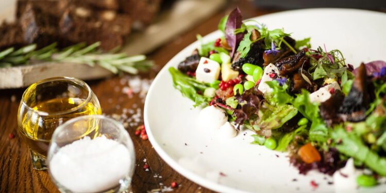 Como encontrar os melhores restaurantes locais usando apenas um app