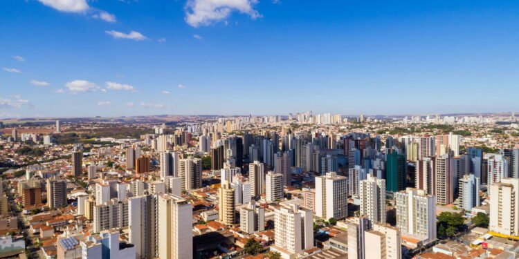 Cidade do interior cresce, atrai empresas e vira referência no Brasil
