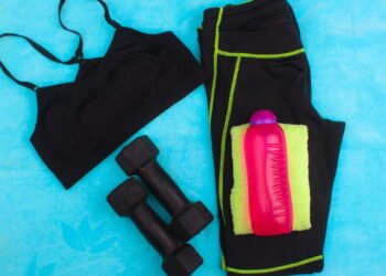 O melhor jeito de lavar roupas de academia e acabar com o cheiro de suor