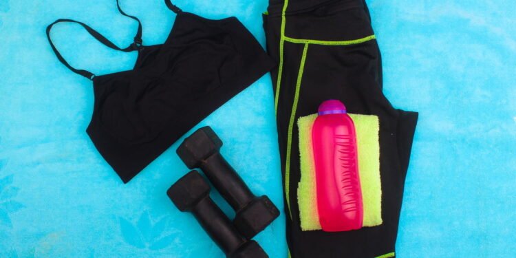 O melhor jeito de lavar roupas de academia e acabar com o cheiro de suor