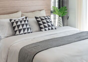 Coisas que você faz errado ao trocar a roupa de cama e aumenta ácaros no colchão