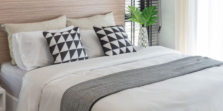 Coisas que você faz errado ao trocar a roupa de cama e aumenta ácaros no colchão