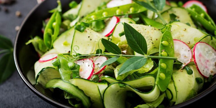 Salada de Pepina -Créditos: depositphotos.com / timolina