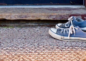 7 formas criativas de usar o organizador de sapatos de porta além dos calçados