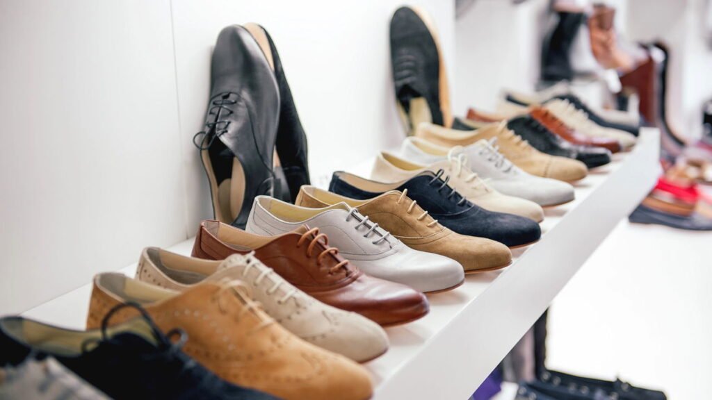 O erro mais comum na hora de guardar sapatos e como evitar odores