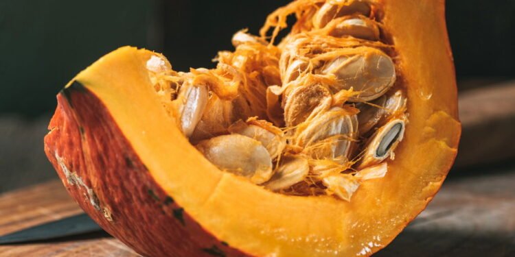 Ação antiparasitária proporcionada pelas cucurbitacinas presentes nas sementes - Créditos: depositphotos.com / KostyaKlimenko