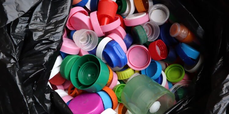 Artesanato com tampinhas virou o xodó de quem busca renda extra