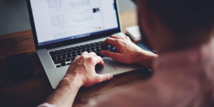 Este exercício rápido pode acabar com seu cansaço visual em minutos