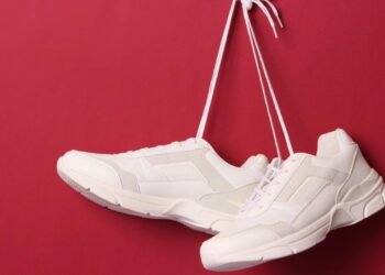 Como lavar tênis branco sem manchar e deixá-lo como novo