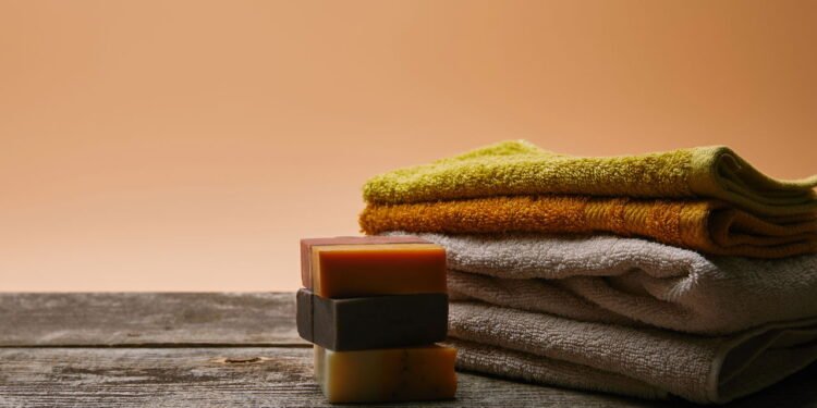 O melhor truque para tirar cheiro de mofo das toalhas segundo especialistas