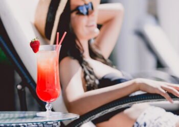 Tomar sol antes das 10h e após as 16h pode dar esses incríveis benefícios ao seu corpo