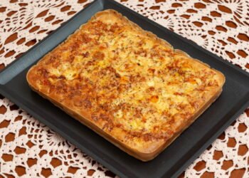 Torta feita no liquidificador usa sobras da geladeira e evita desperdício de comida