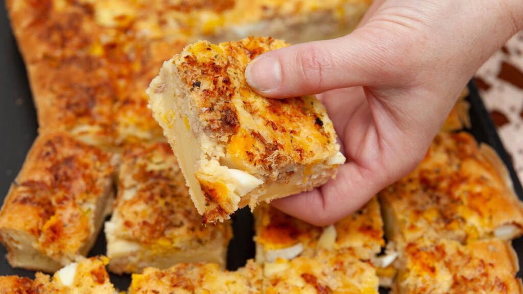 Torta feita no liquidificador usa sobras da geladeira e evita desperdício de comida