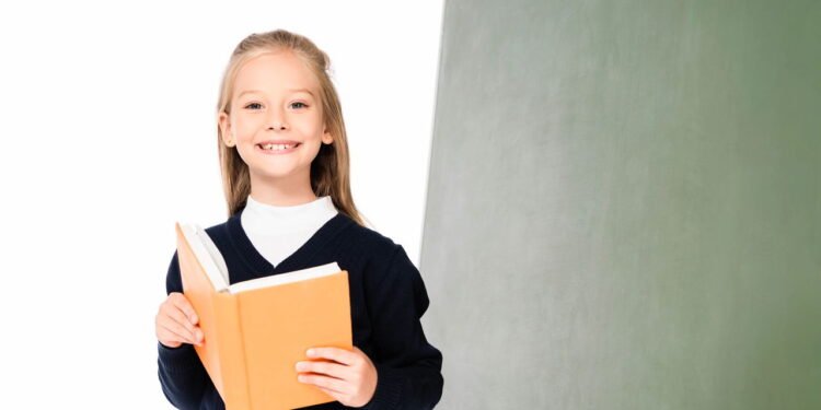 Como lavar uniformes escolares e remover manchas difíceis