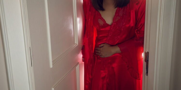 Acordar para urinar à noite pode estar ligado a hábitos do dia - Créditos: depositphotos.com / Tharakorn