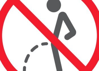 Urinar em pé faz mal? Veja o que diz a ciência