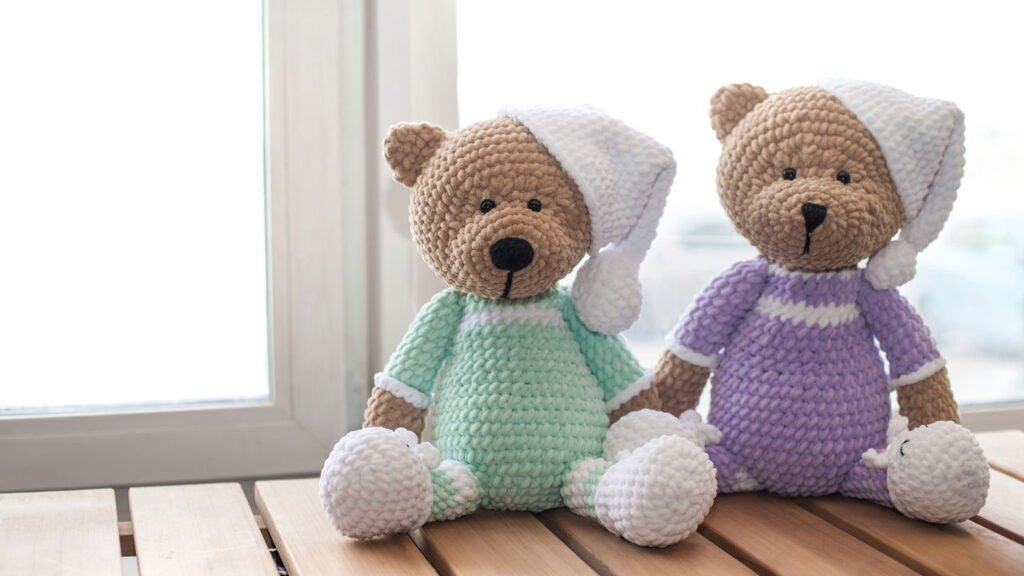 Crochê de urso vira xodózinho para a cortina do quarto das crianças