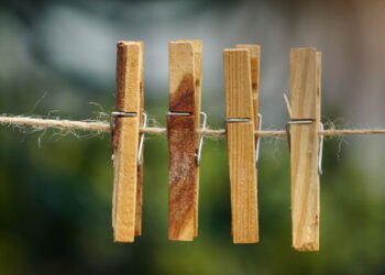 O erro na hora de estender roupas no varal que dificulta a secagem