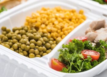 5 passos para limpar potes de comida sem usar produtos químicos