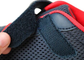 Se o velcro do seu tênis não gruda mais, isso é o que você precisa fazer