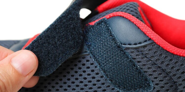 Se o velcro do seu tênis não gruda mais, isso é o que você precisa fazer