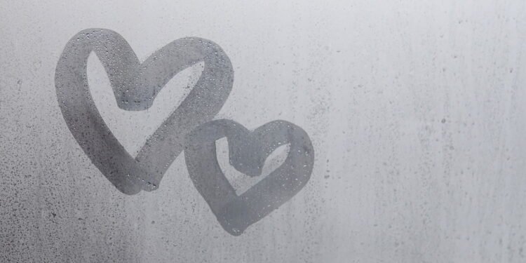 3 passos fáceis para manter vidros limpos e sem vapor no banheiro