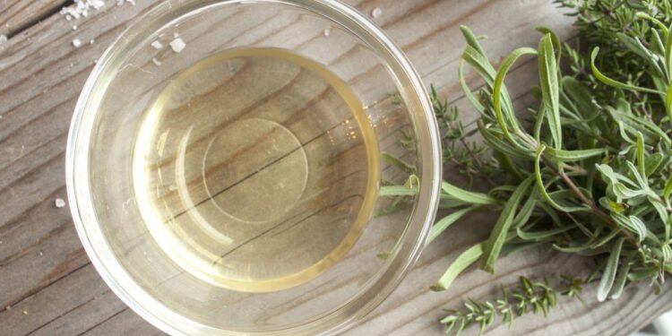 Você usa vinagre do jeito certo? O erro mais comum pode afetar sua saúde