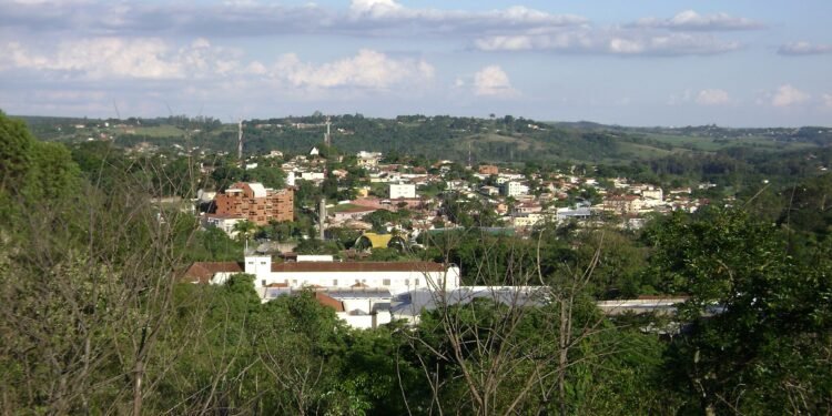 Uma das menores cidades do Brasil atrai turistas pelas águas terapêuticas