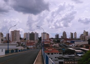 Nessa cidade o IDH é quase 0,8 e você pedala 130 km de ciclovias sem medo da violência